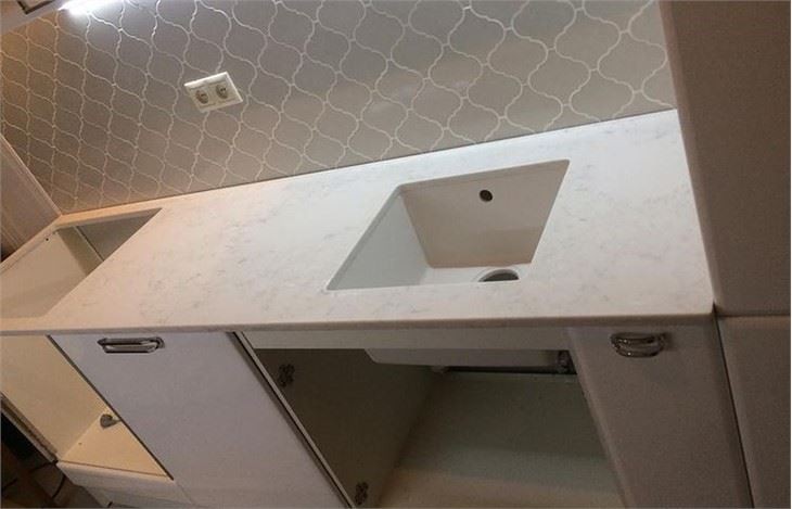 bianco venatino quartz bathroom