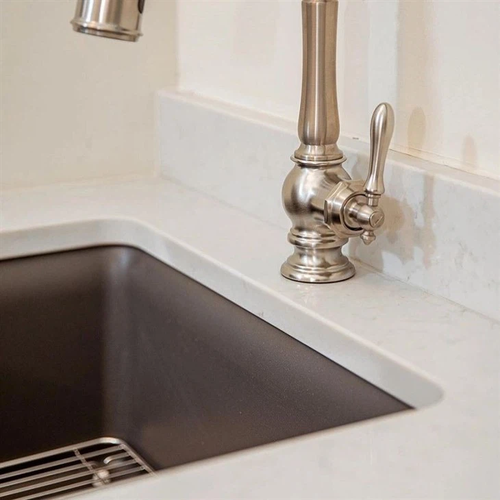 Bianco-Marina-Quartz-for-Wall-Countertop-Vanitytop.webp (4)(001)