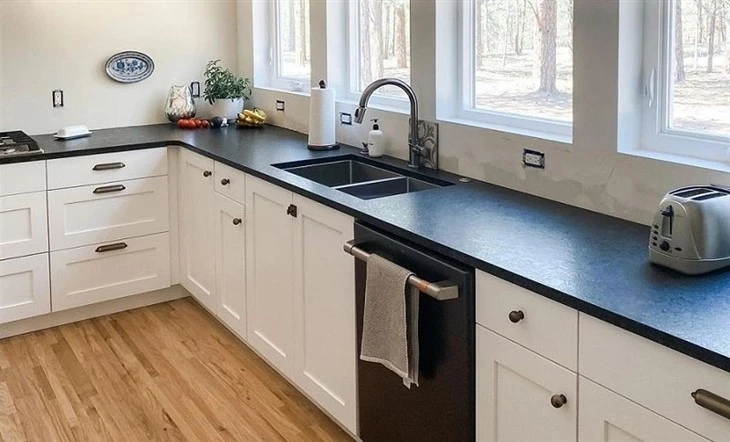 Black-Pearl-Granite-for-Kitchen-Floor-Wall-Tile-Slab.webp (1)(001) -