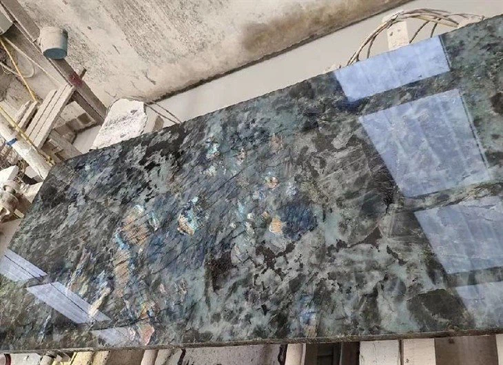 Gray-Black-Blue-Labradorite-Granite-for-Slab-Tile-Countertop-Island-Bathroom-Kitchen.webp (3)(001)